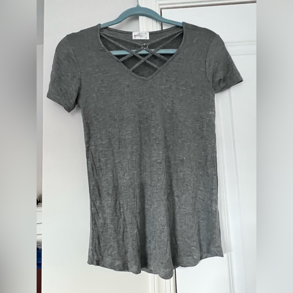 🩶NWT🩶 Gray Crisscross V-Neck Tee by Glitz